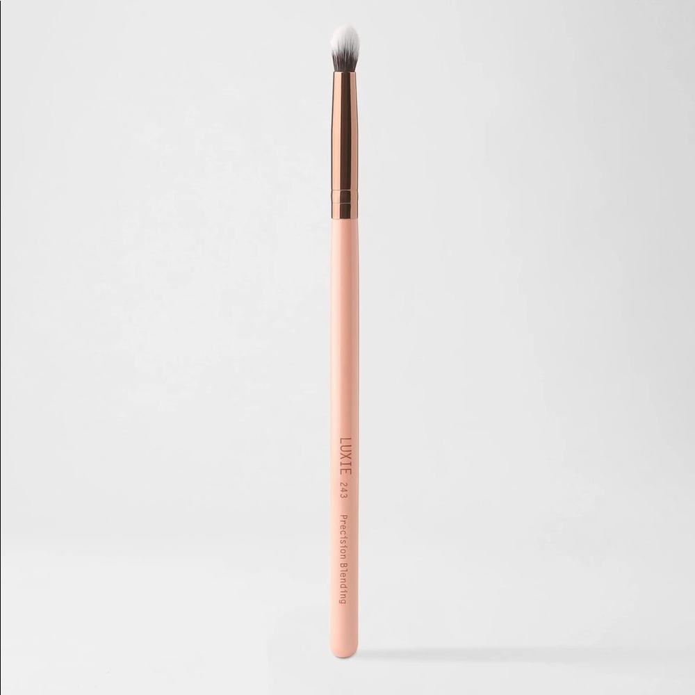 LUXIE - 243 PRECISION BLENDER BRUSH - ROSE GOLD